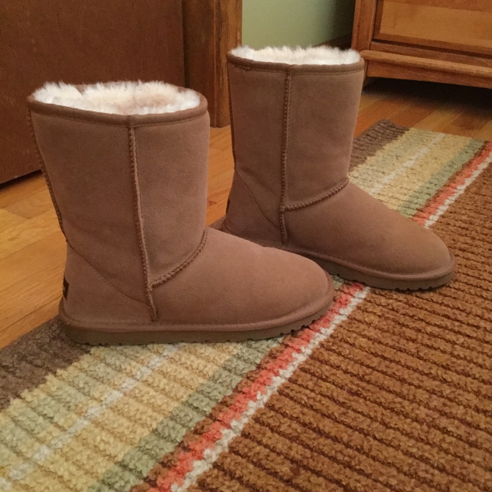 Ozwear suede and shearling boots
